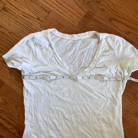 Everlane Basic Tee - Picture 3 of 6